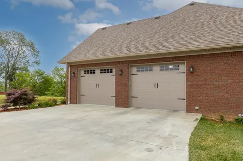 1053 English Garden Lawrenceburg KY 40342