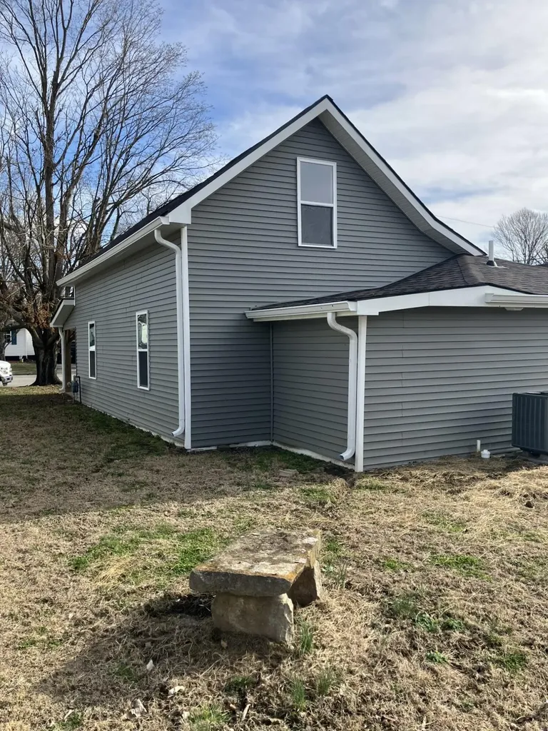 318 Shuck Avenue Lebanon KY 40033