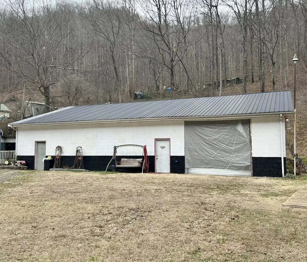 5550 Upper Johns Kimper KY 41539