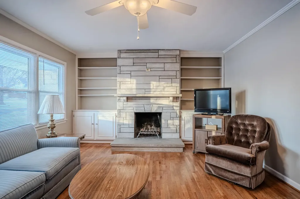 1091 Collins Lane Frankfort KY 40601