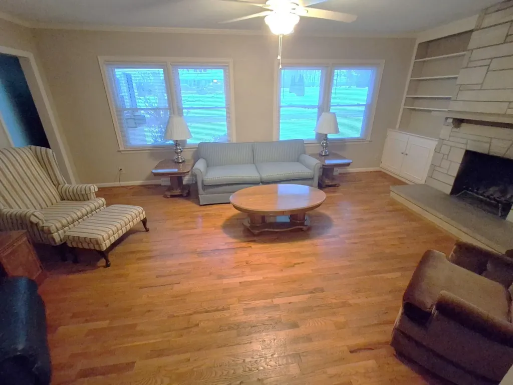 1091 Collins Lane Frankfort KY 40601