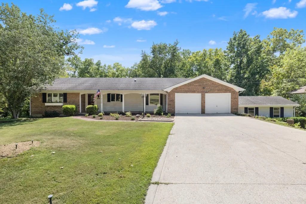 1025 Woodspoint Drive Lawrenceburg KY 40342