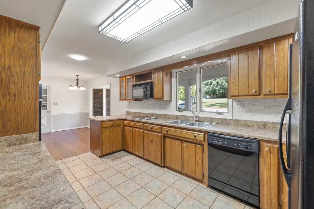 1025 Woodspoint Drive Lawrenceburg KY 40342