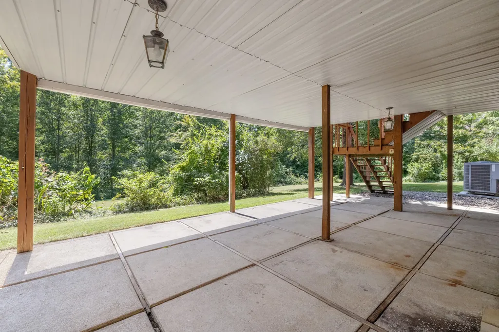 1025 Woodspoint Drive Lawrenceburg KY 40342