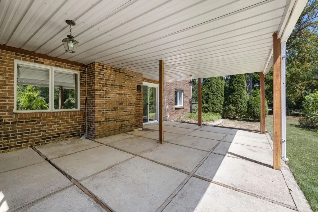 1025 Woodspoint Drive Lawrenceburg KY 40342