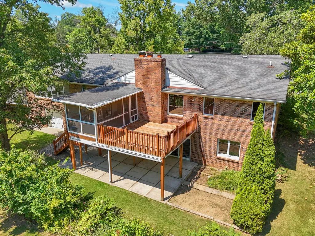 1025 Woodspoint Drive Lawrenceburg KY 40342