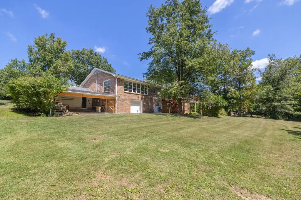 1025 Woodspoint Drive Lawrenceburg KY 40342