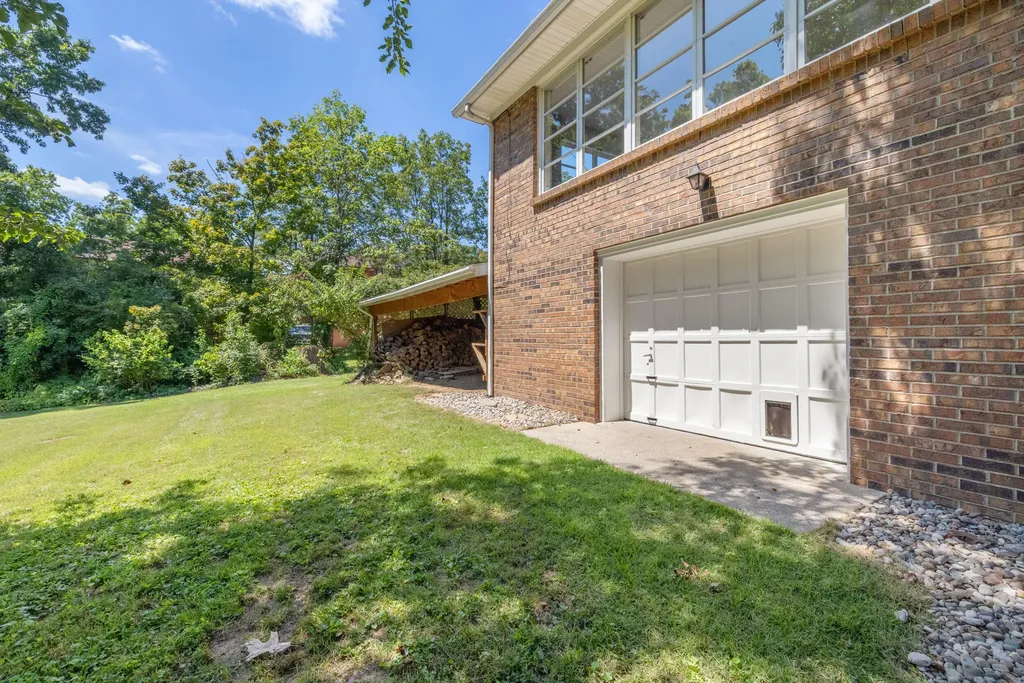 1025 Woodspoint Drive Lawrenceburg KY 40342