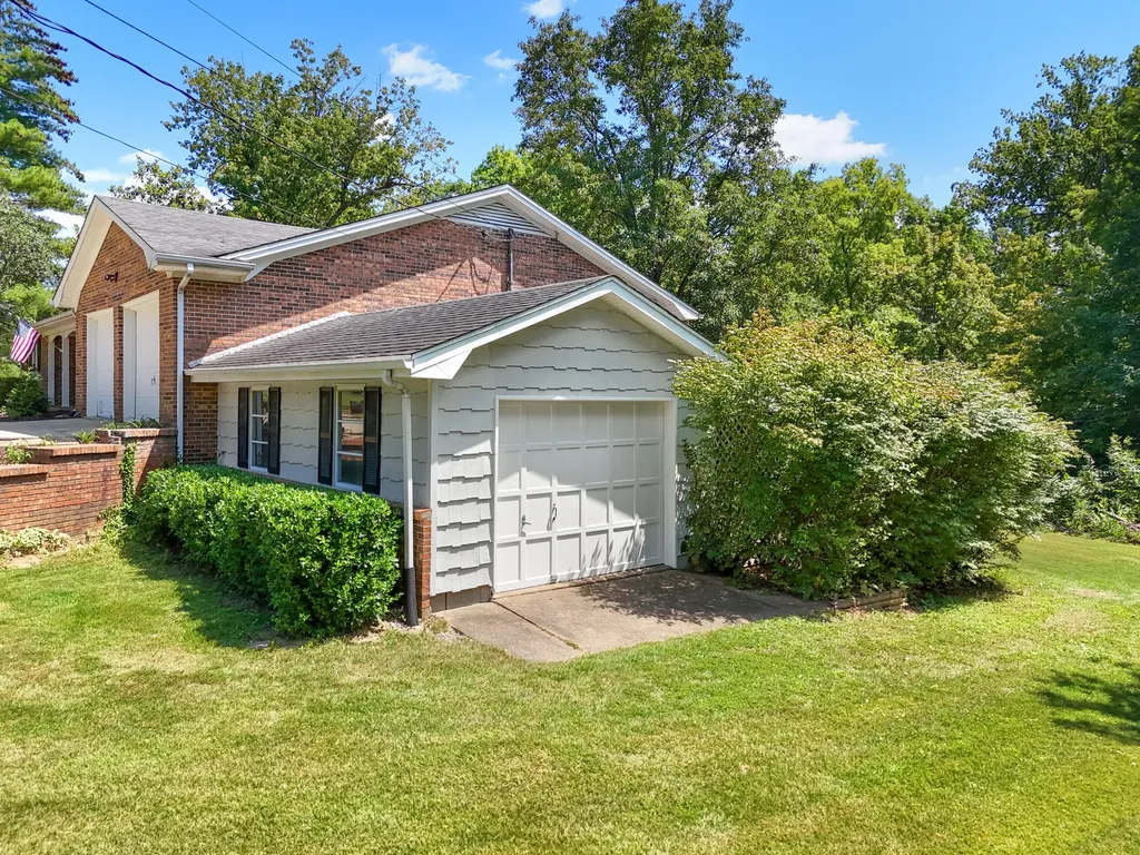 1025 Woodspoint Drive Lawrenceburg KY 40342