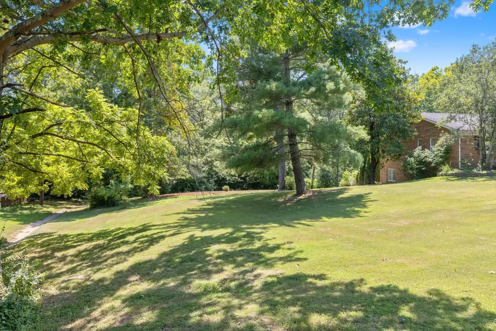 1025 Woodspoint Drive Lawrenceburg KY 40342