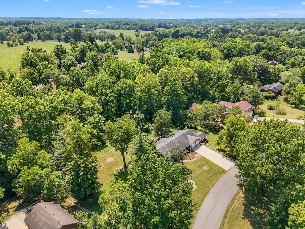 1025 Woodspoint Drive Lawrenceburg KY 40342
