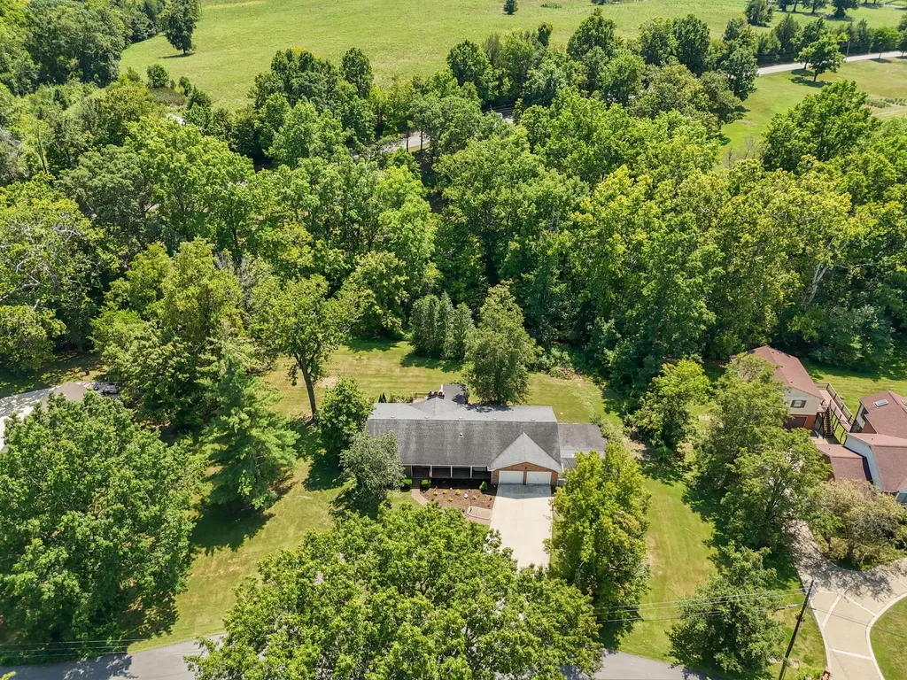 1025 Woodspoint Drive Lawrenceburg KY 40342
