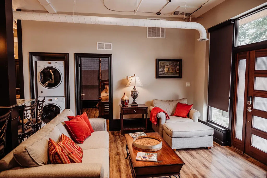 275 Limestone Lexington KY 40508