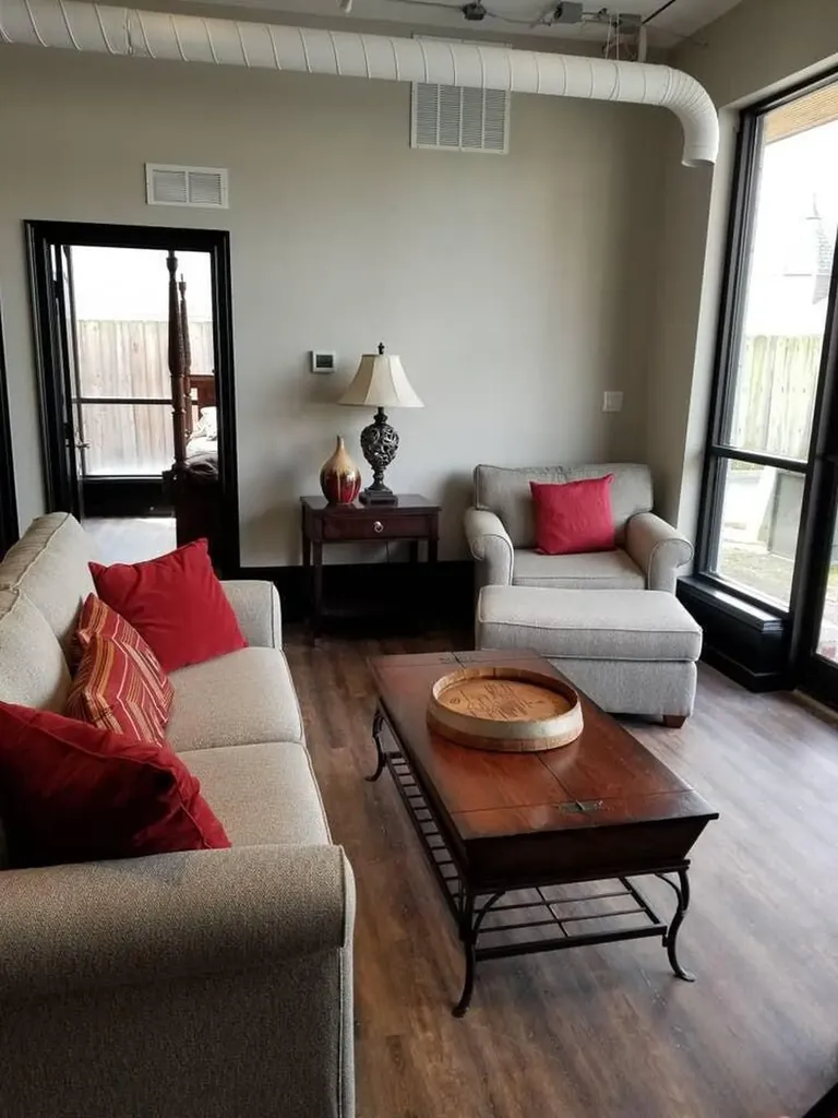 275 Limestone Lexington KY 40508