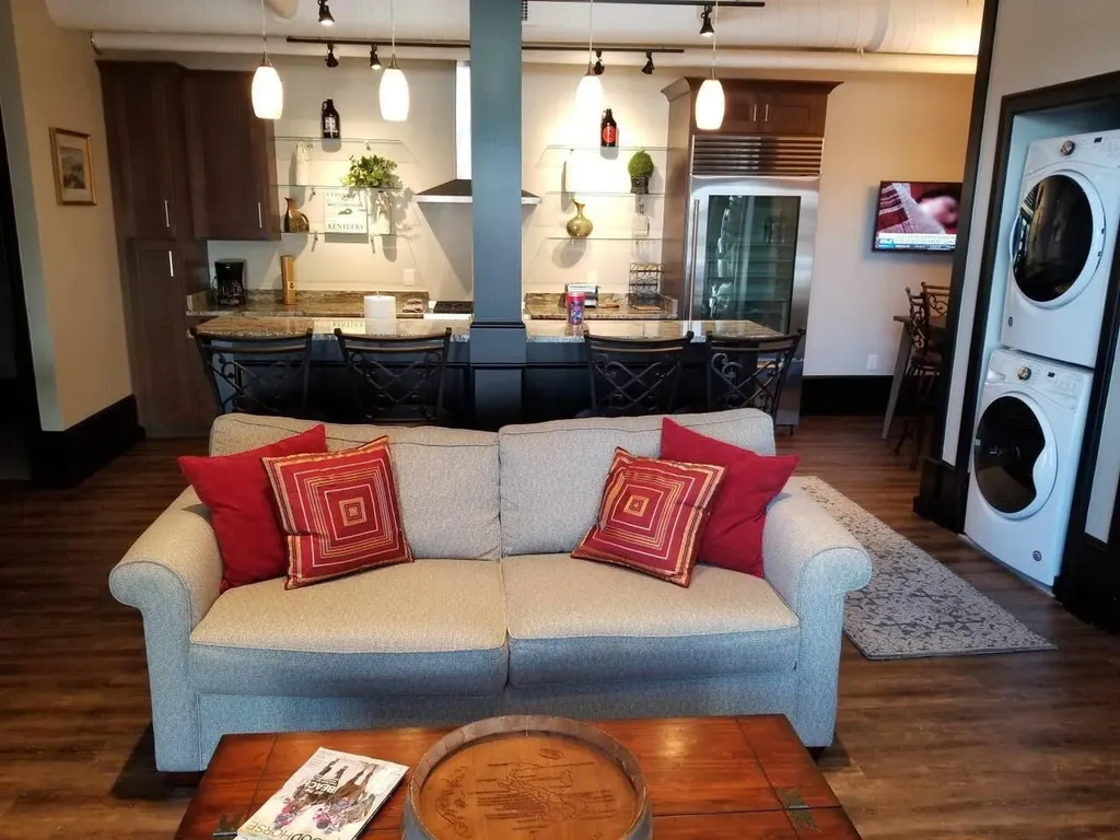 275 Limestone Lexington KY 40508
