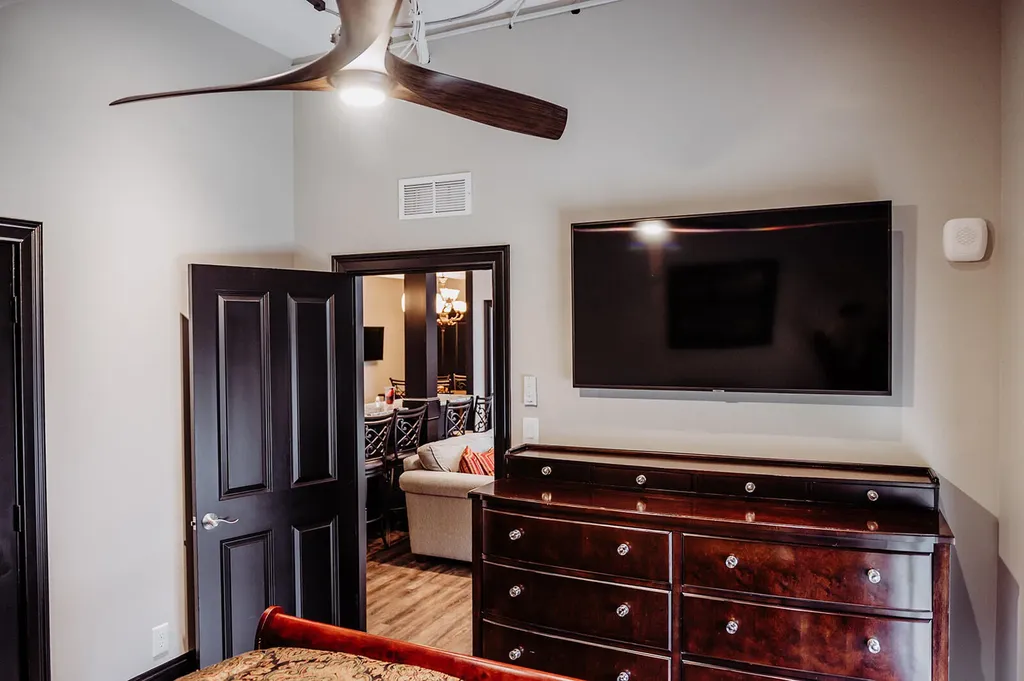 275 Limestone Lexington KY 40508