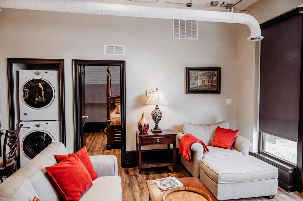 275 Limestone Lexington KY 40508