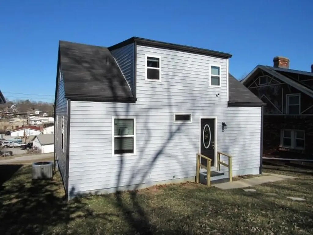 410 E Locust Street Mt Sterling KY 40353