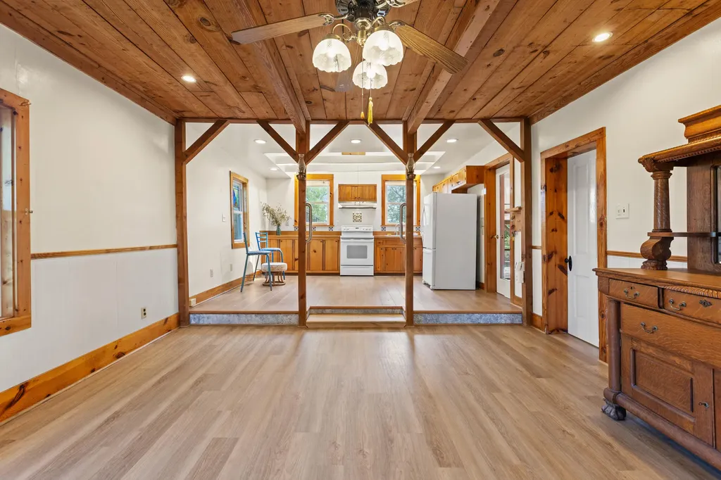 2613 Pine Grove Road Paris KY 40361