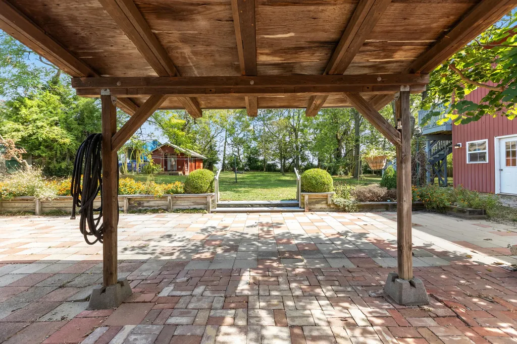 2613 Pine Grove Road Paris KY 40361