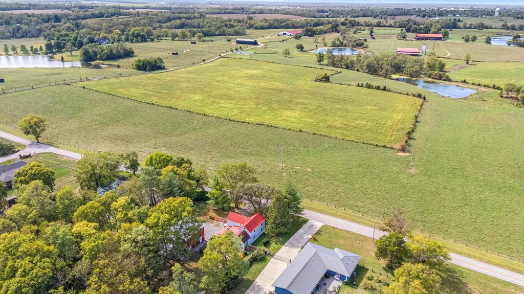 2613 Pine Grove Road Paris KY 40361