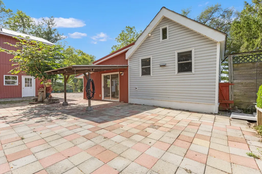 2613 Pine Grove Road Paris KY 40361