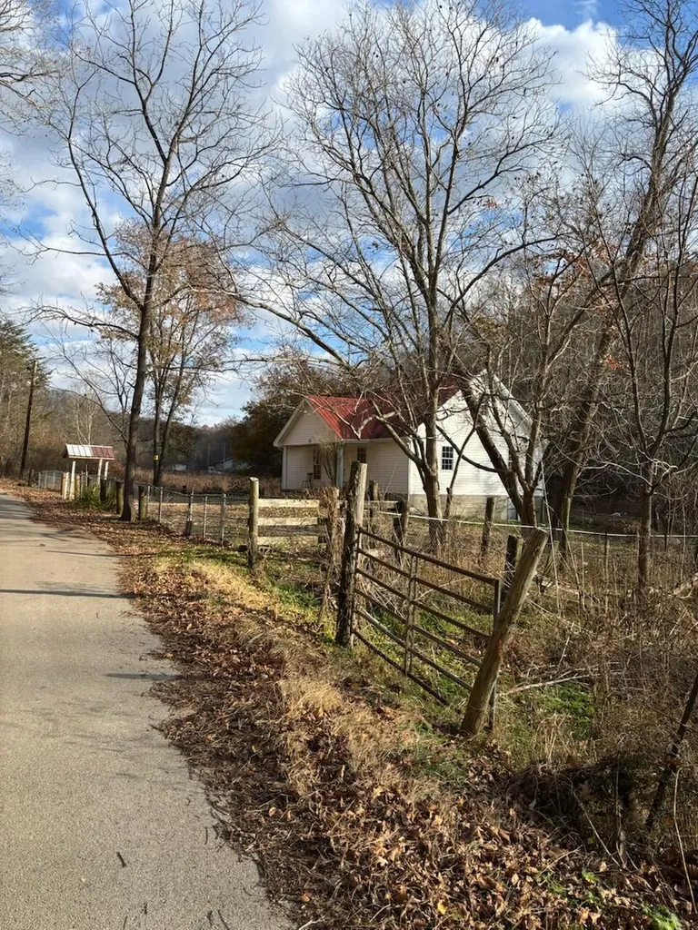 2647 Taylor School Road London KY 40741