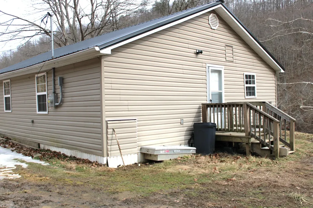 4539 Coon Creek Road Salyersville KY 41465
