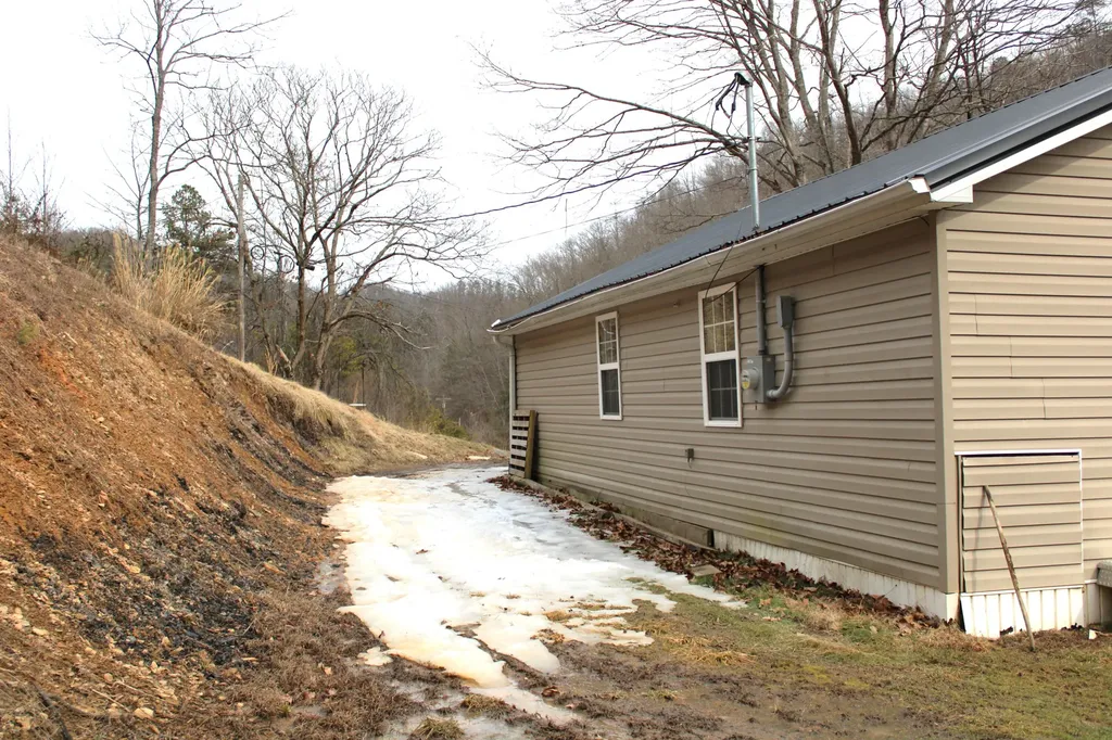 4539 Coon Creek Road Salyersville KY 41465