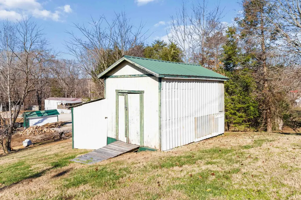1015 Old Waitsboro Road Bronston KY 42518
