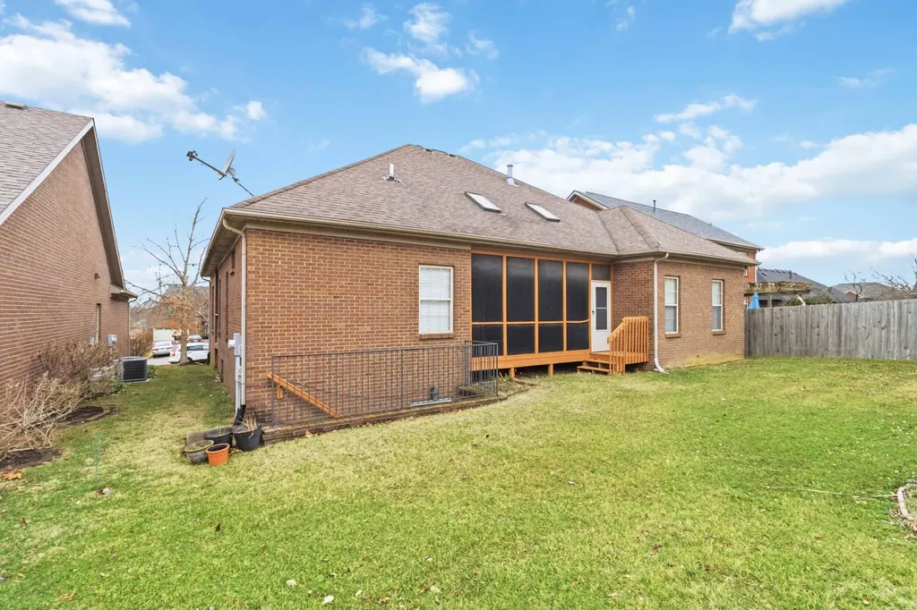 824 Livania Lane Lexington KY 40509