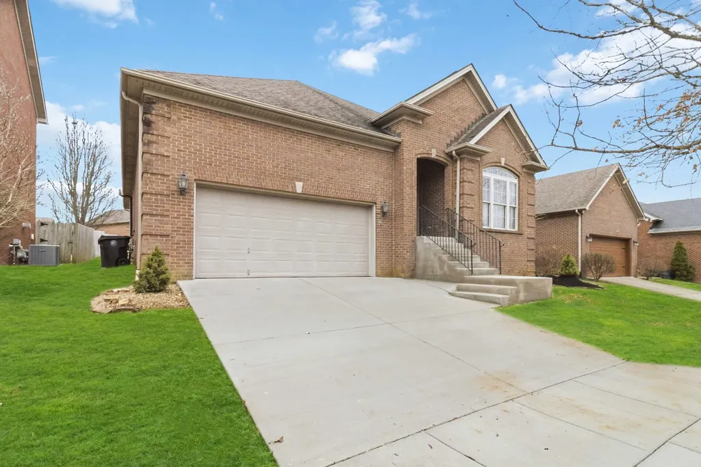 824 Livania Lane Lexington KY 40509