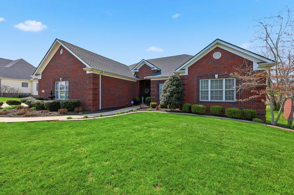 1056 Scenic Garden Lawrenceburg KY 40342