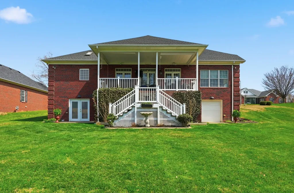 1056 Scenic Garden Lawrenceburg KY 40342