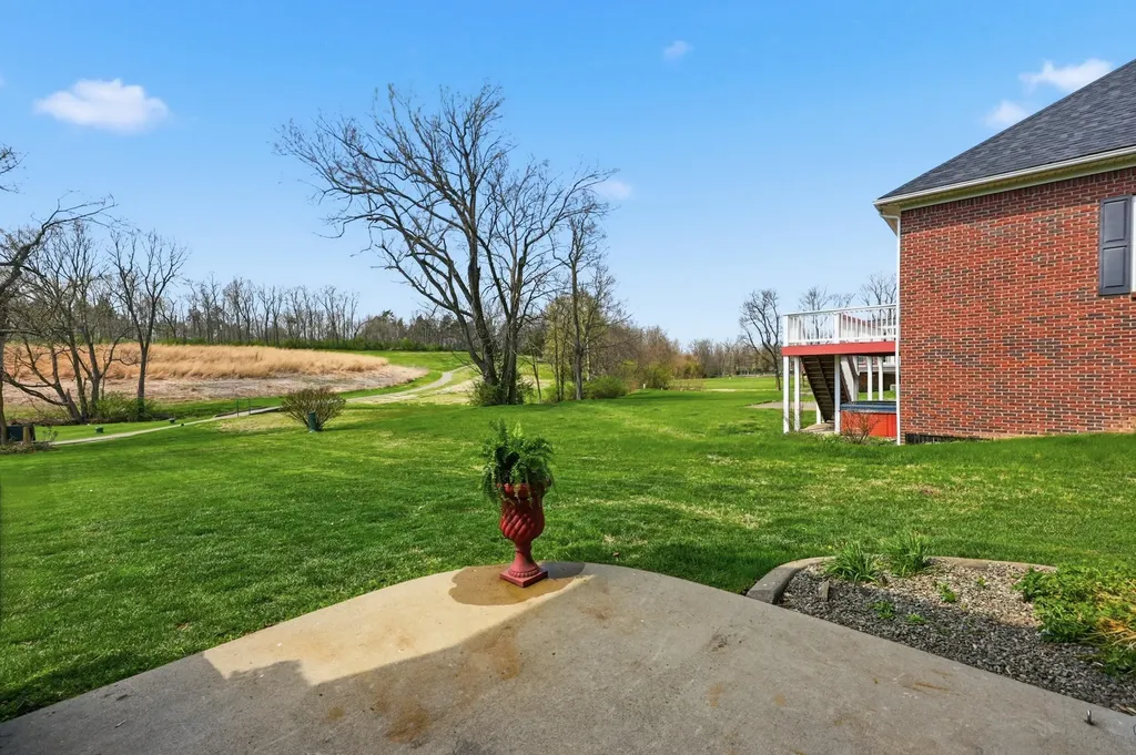 1056 Scenic Garden Lawrenceburg KY 40342