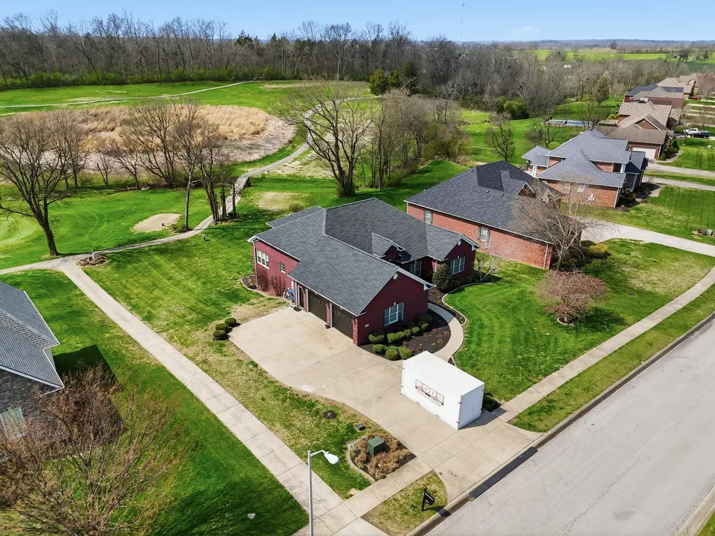 1056 Scenic Garden Lawrenceburg KY 40342