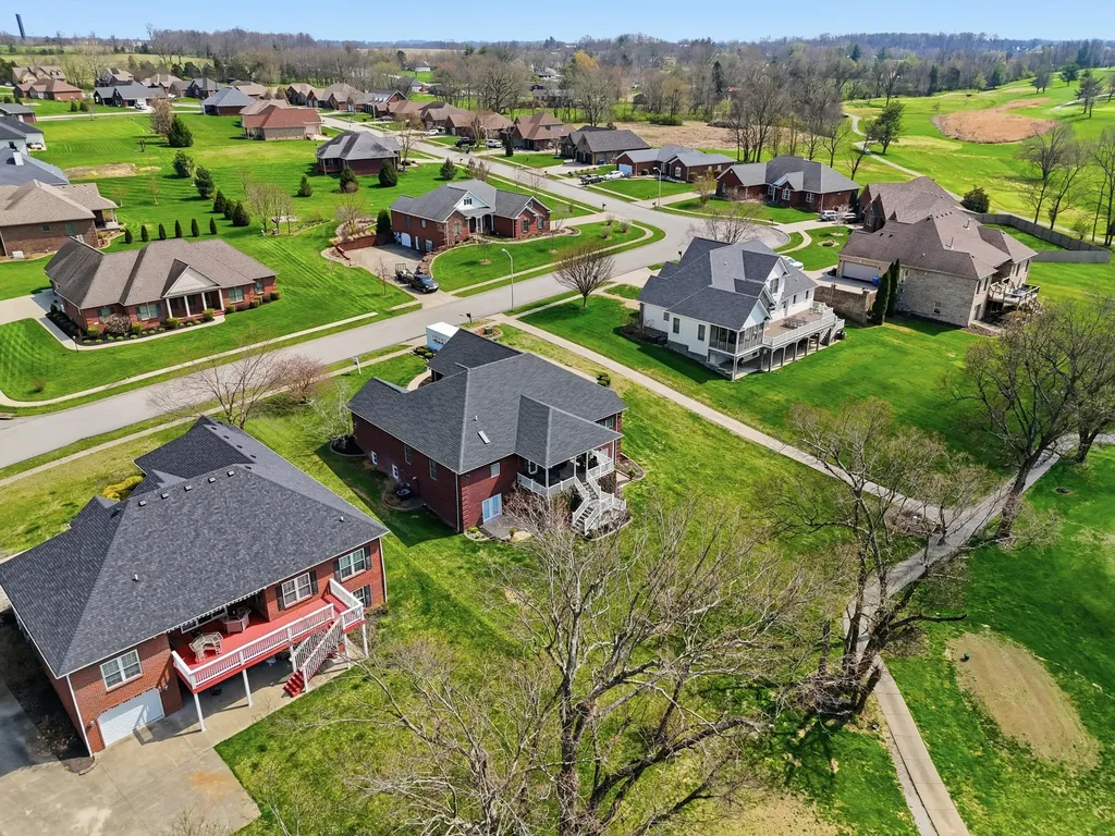 1056 Scenic Garden Lawrenceburg KY 40342