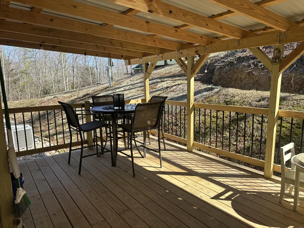 1192 Fount Hubbard Road London KY 40741