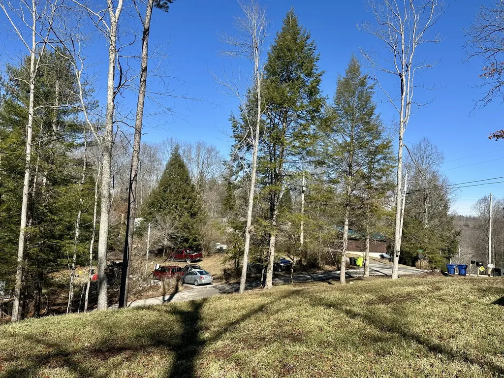 1192 Fount Hubbard Road London KY 40741