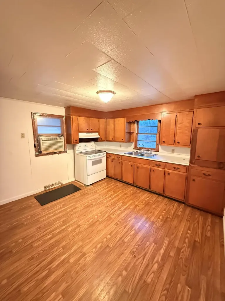 290 Ky-643 Waynesburg KY 40489