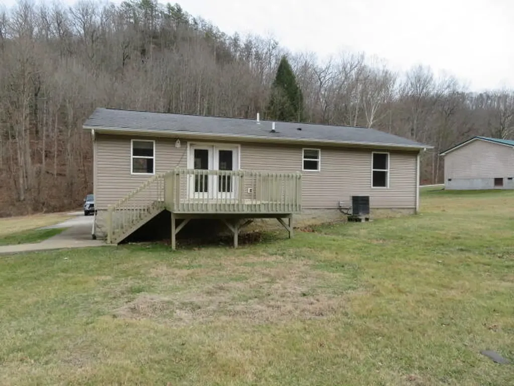 566 Lantern Way Frenchburg KY 40322