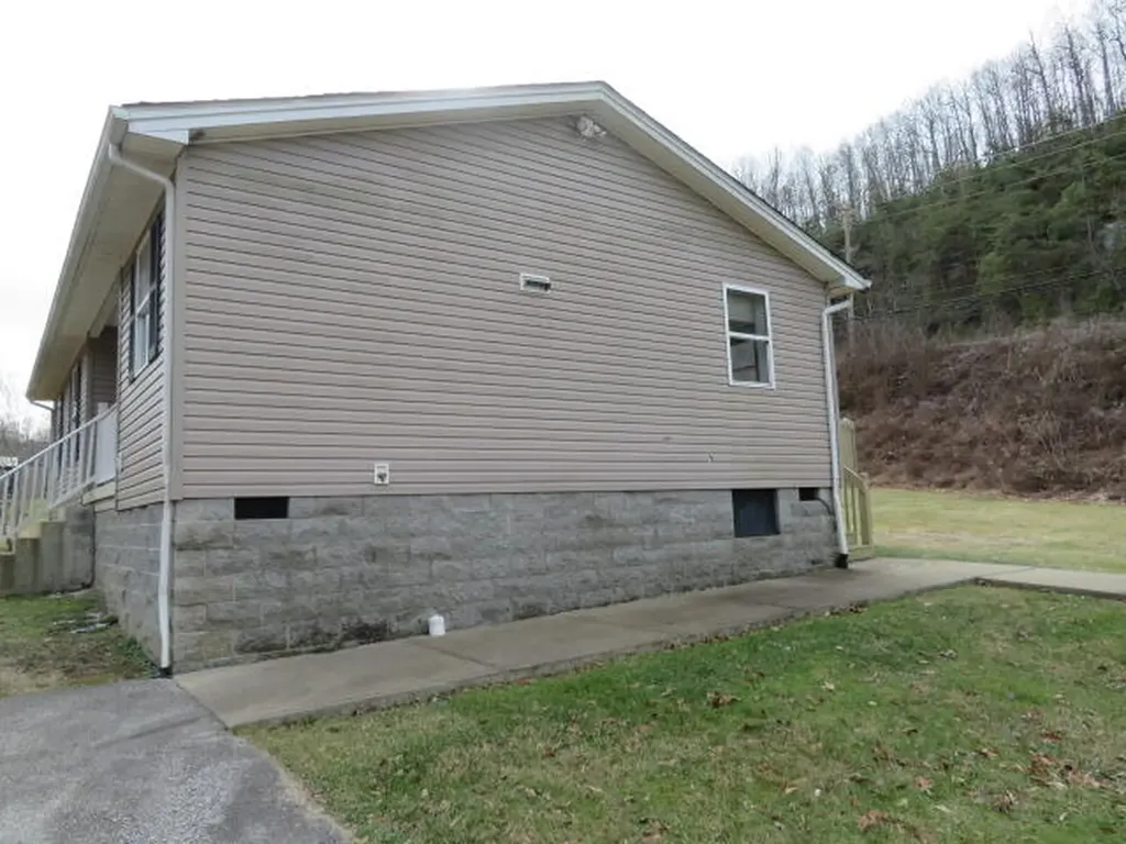 566 Lantern Way Frenchburg KY 40322