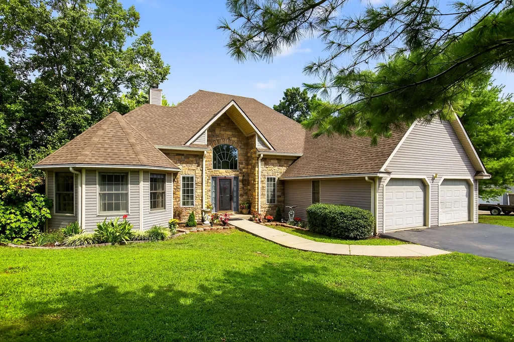 221 N Homestead Lane Lancaster KY 40444