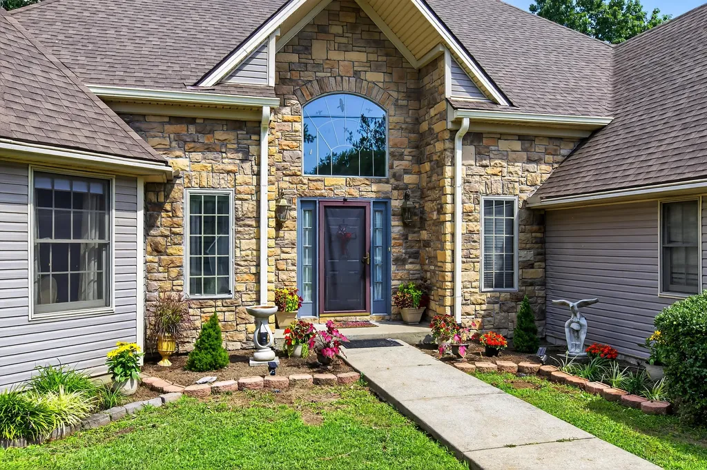 221 N Homestead Lane Lancaster KY 40444