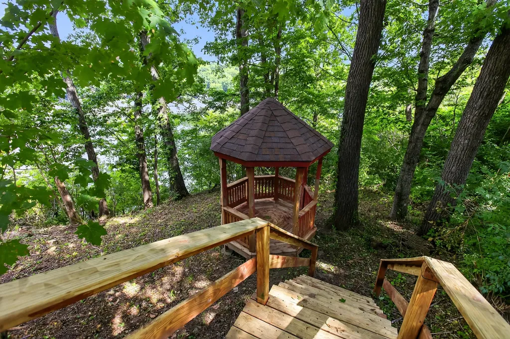 221 N Homestead Lane Lancaster KY 40444