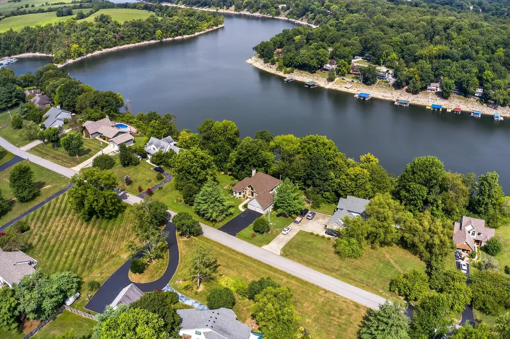 221 N Homestead Lane Lancaster KY 40444