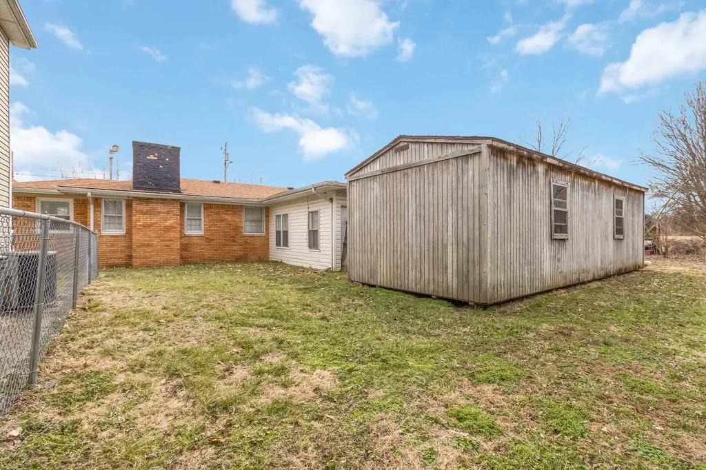 19 S Lucas Street Junction City KY 40440
