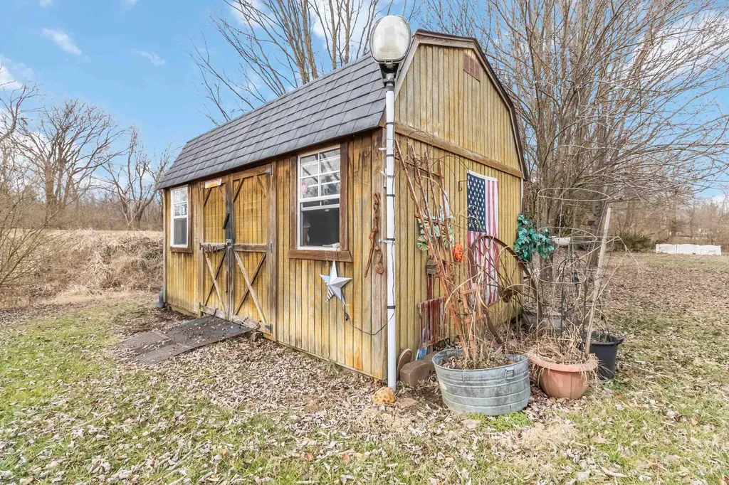 19 S Lucas Street Junction City KY 40440