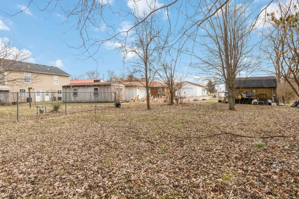 19 S Lucas Street Junction City KY 40440