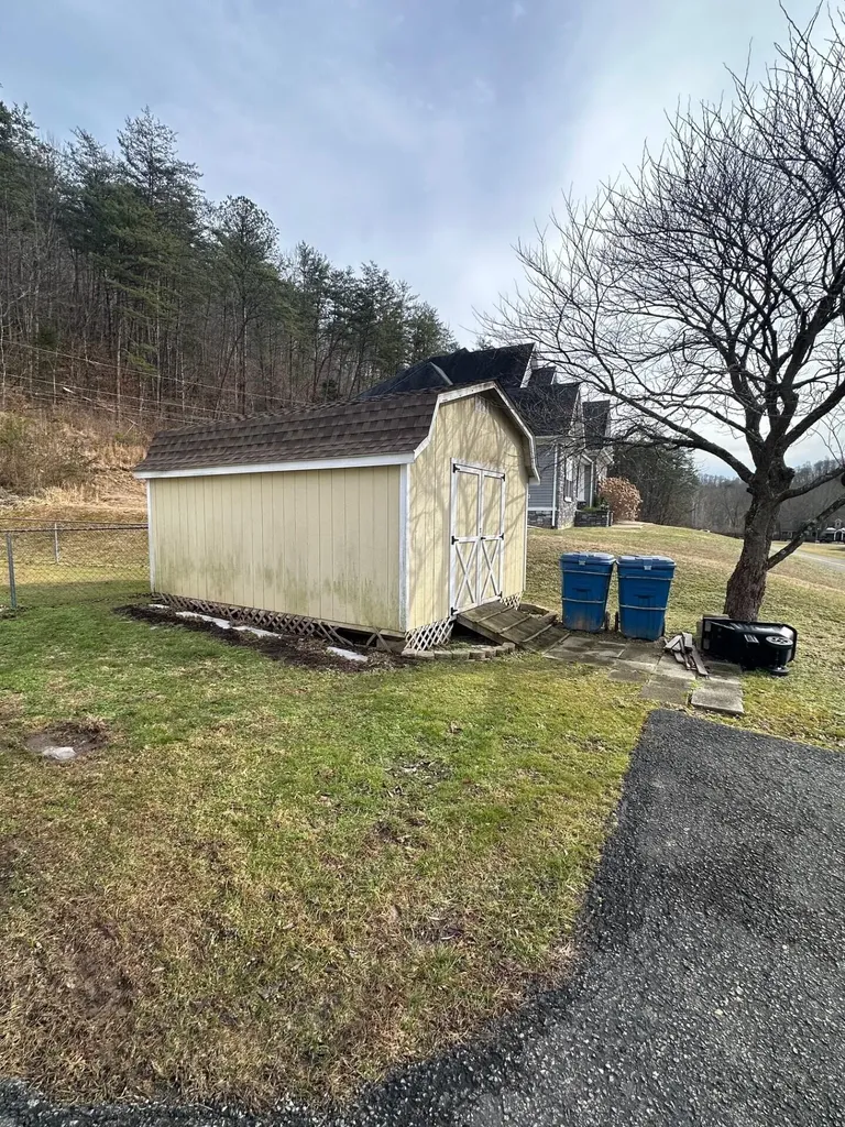 490 Ponderosa Drive Paintsville KY 41240